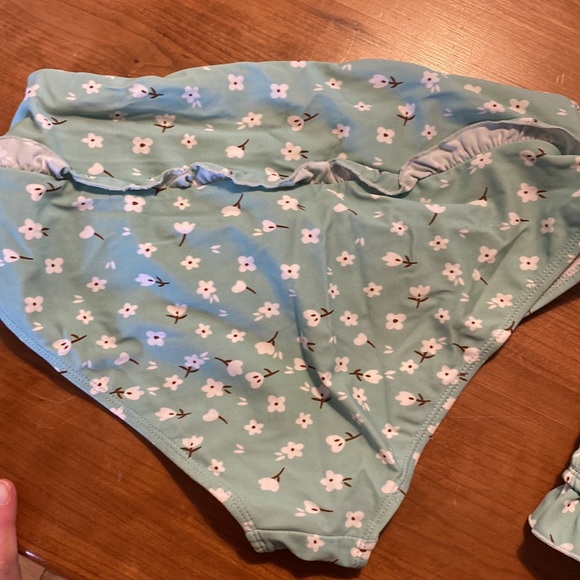 2/$30 - Cute Bikini - Sz. M 🐬 - Picture 5 of 5